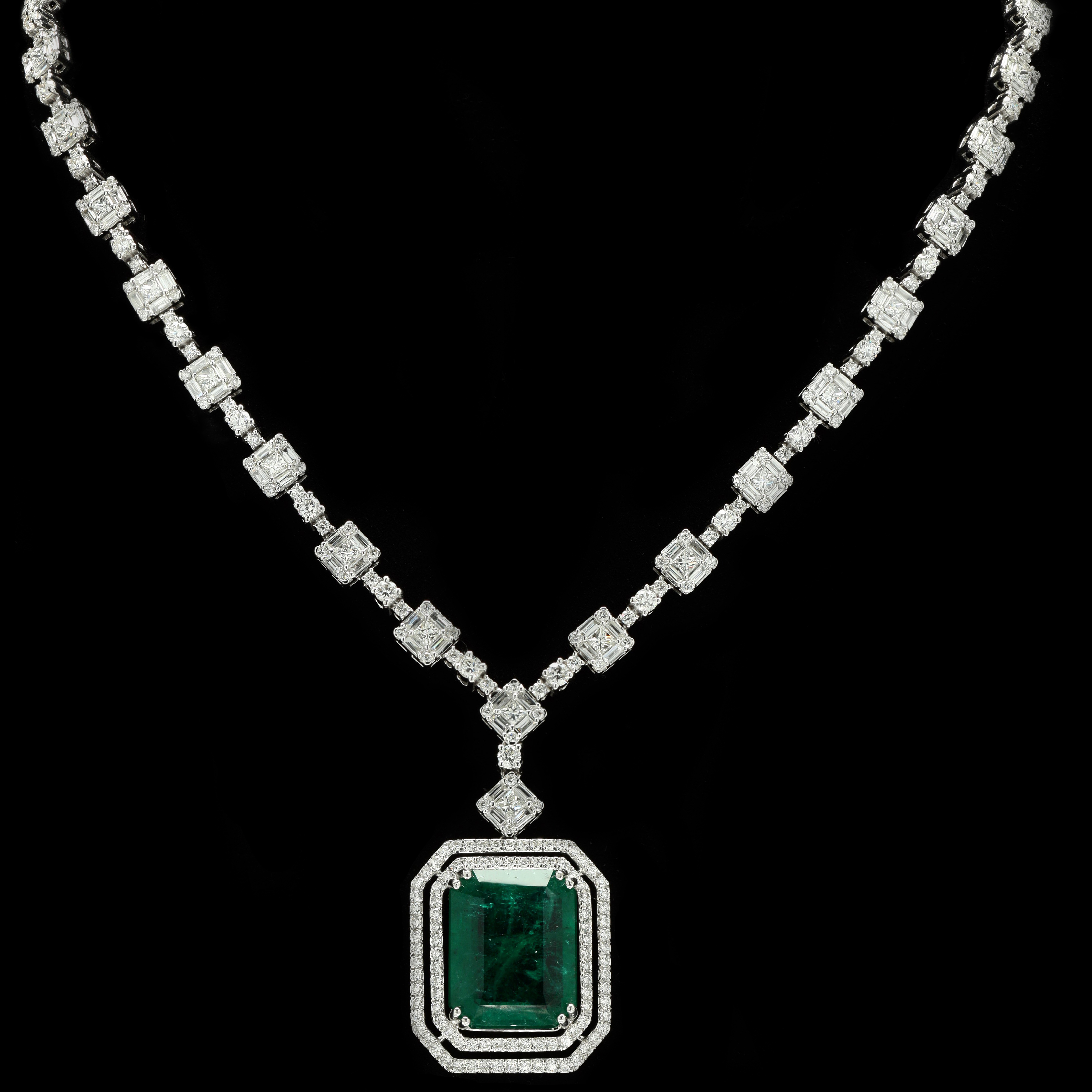 Natural Emerald Necklace white gold 18 kt with bagguettes and round diamonds