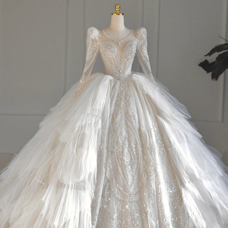 Long-sleeved main wedding dress 2022 new bride pregnant woman big tail high-end French retro luxury heavy industry