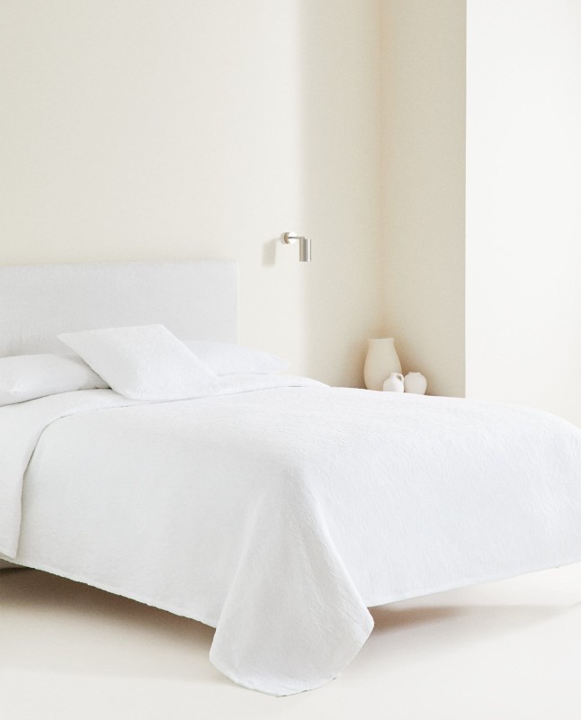 BEDSPREAD WITH FLORAL EMBROIDERY