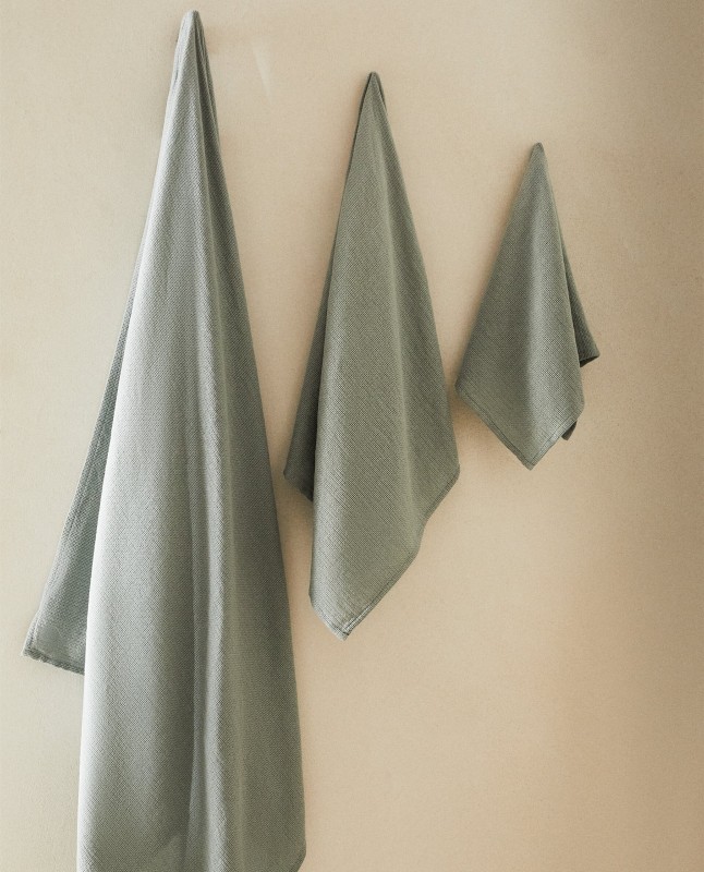 TEXTURED TOWEL