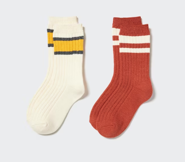 HEATTECH Socks (2 Pairs) HEATTECH' provides unbeatable warmth. Deodorizing feature keeps odors at bay.