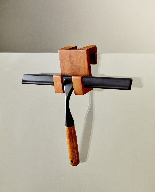 GLASS CLEANER ACCESSORY