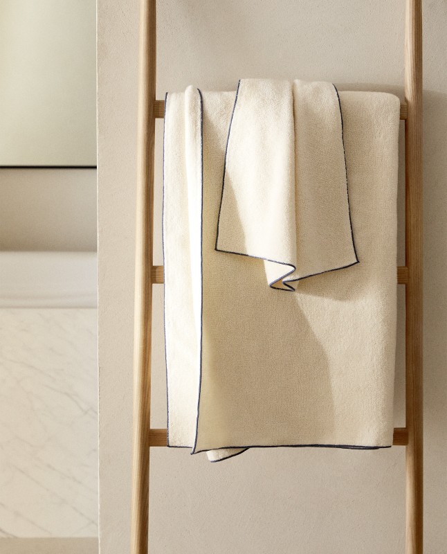 COTTON TOWEL WITH OVERLOCK