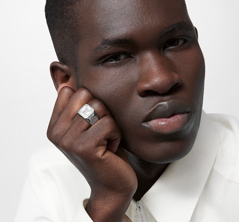 LV      Monogram Signet Ring