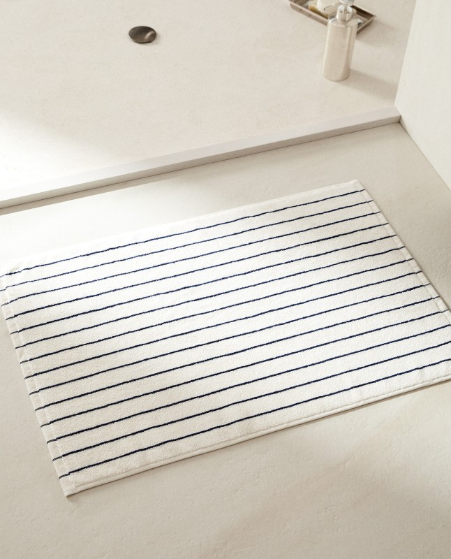 CONTRAST STRIPE BATH MAT