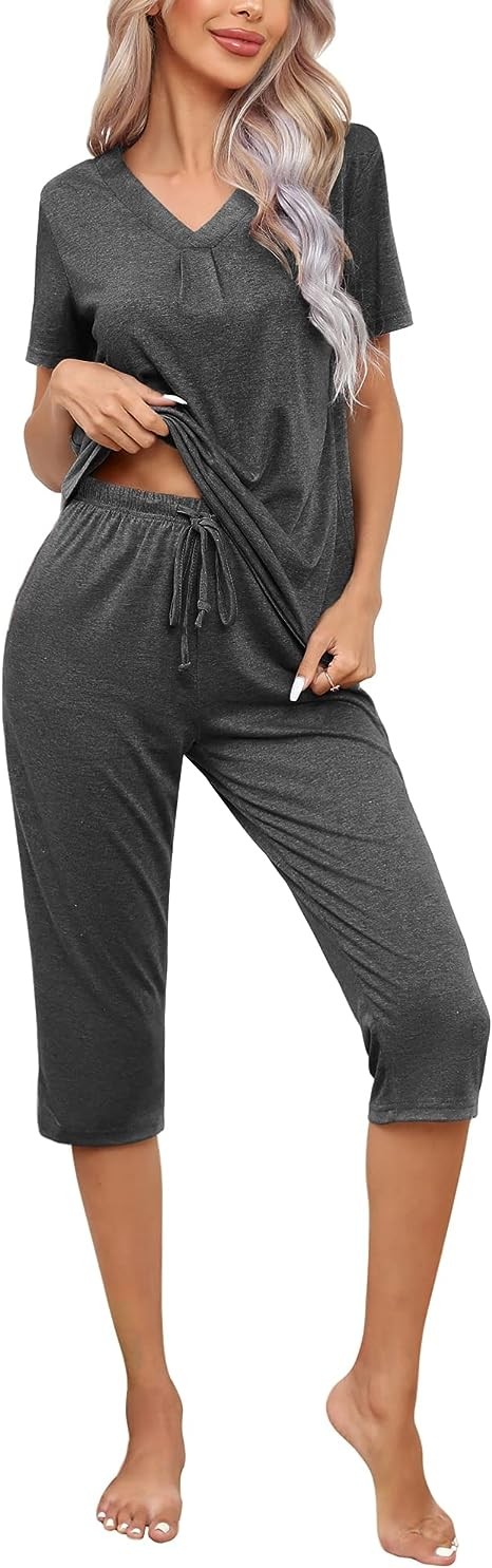 difficort Women's Pajama Sets Short Sleeve Pjs Soft Lounge sets Capri Sleepwear with Pockets