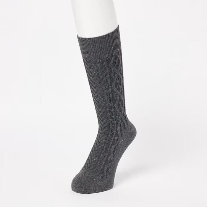 Color Nep Cable Socks Cable-knit socks in color nep yarn. Secure and comfortable contoured design.
