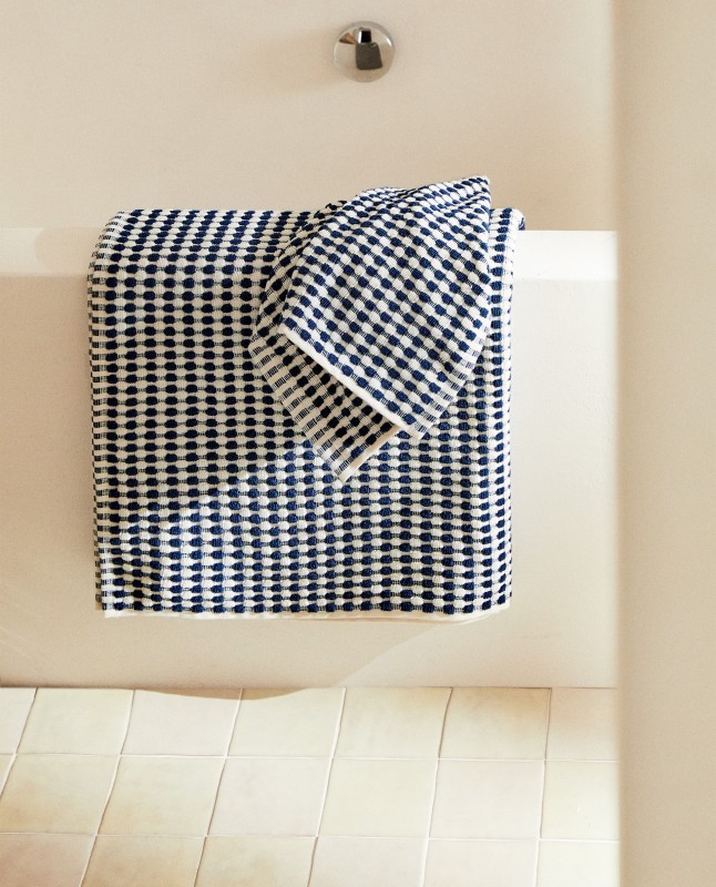 TEXTURED TOWEL