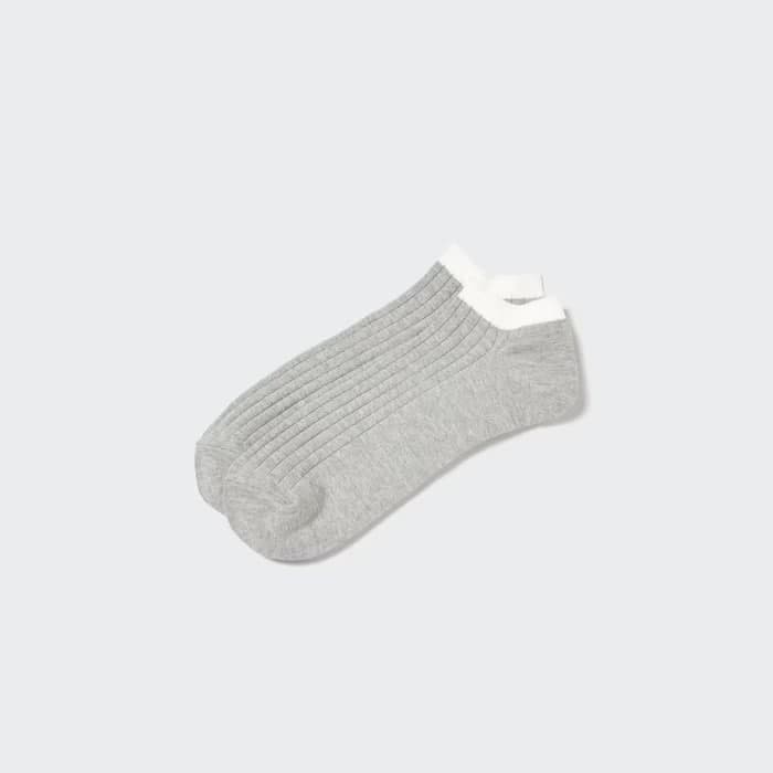 Ribbed Short Socks Add a colorful accent to your feet. Ribbed knit for a comfortable fit.