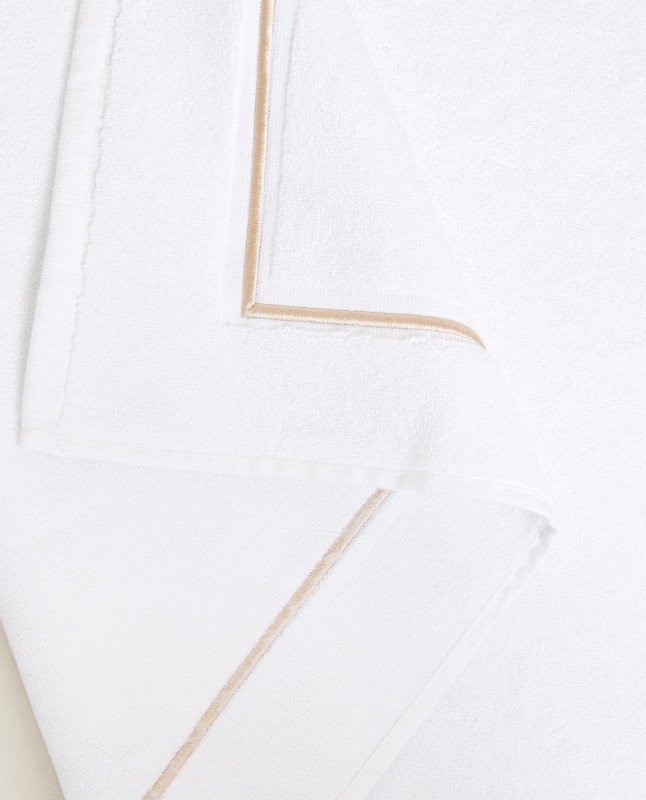 SCALLOPED EDGE BATH MAT