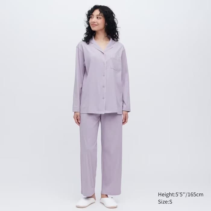 AIRism Cotton Long-Sleeve Pajamas AIRism Cotton Long-Sleeve Pajamas 4.6 (See 3 reviews) The look of cotton with the smooth feel of 'AIRism'. Comfortable and relaxing, and both the top and bottom have 