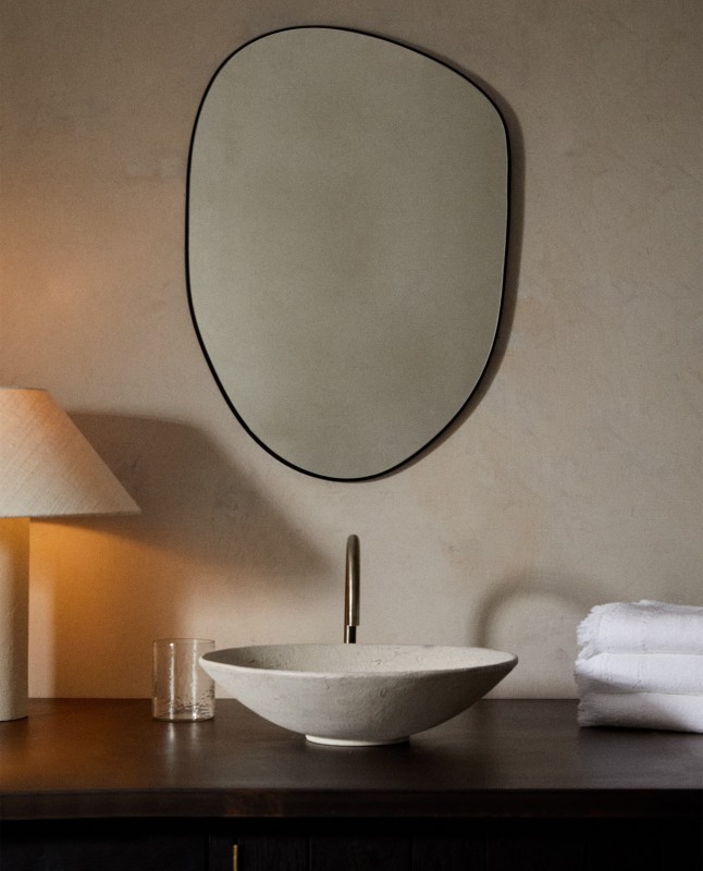 IRREGULAR-SHAPED MIRROR