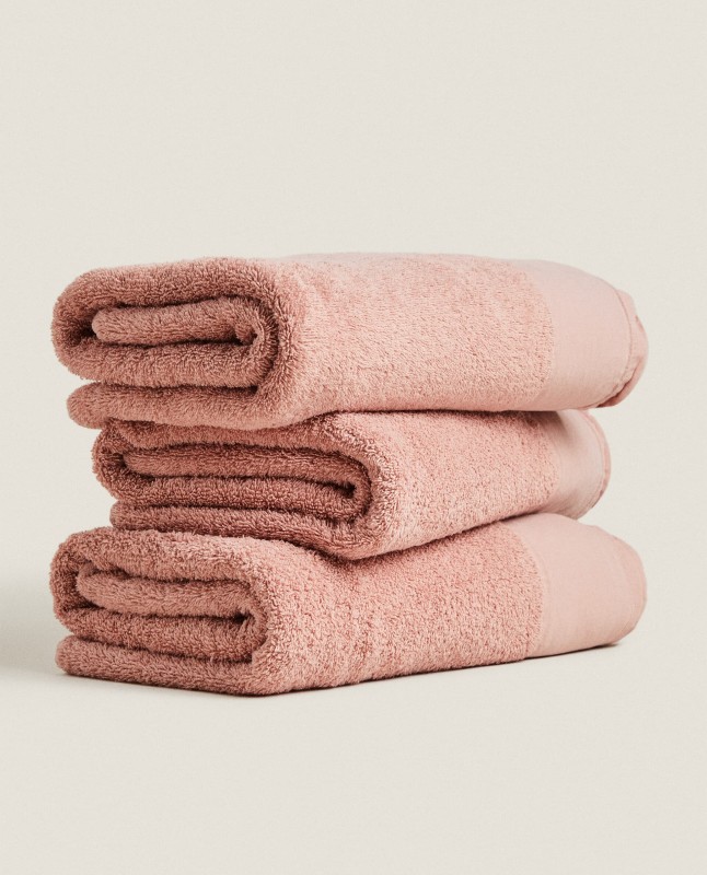 TOWEL WITH LINEN APPLIQUÉ