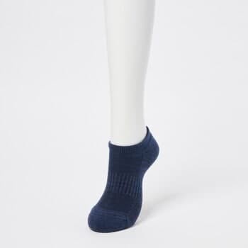 HEATTECH Short Socks High-performance 'HEATTECH' for cozy warmth. Cushioned pile lining, ideal for sports.